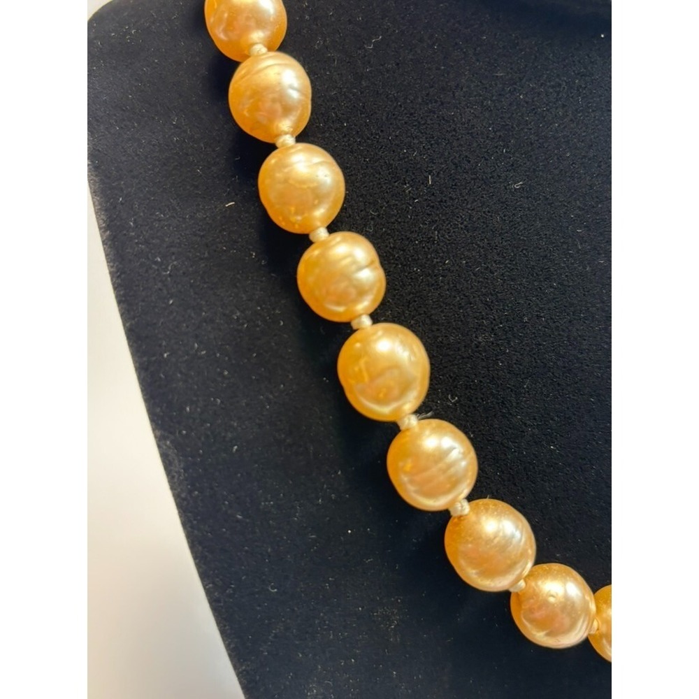 Pearl Necklace with Chunky Faux Pearl Beads Vintage Creamy Peach‎ - Picture 2 of 10